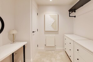 Interior - New! Modern & Stylish 1BR City Centre Near High St and Beach (Southend-on-Sea)