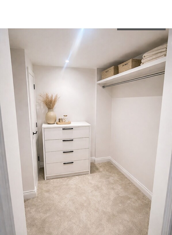 Interior - New! Elegant & Modern 1BR City Centre Near High St and Beach (Southend-on-Sea)