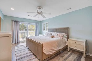 2 bedrooms, iron/ironing board, WiFi, bed sheets - Lagoon-View Villa Steps from the Beach (Isle of Palms)