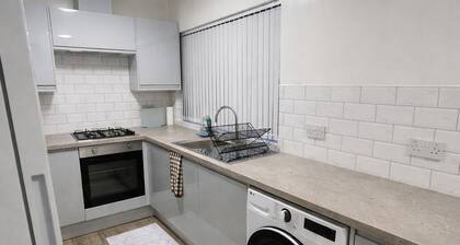 Spacious & Modern 2BR Flat in Bury Town Centre