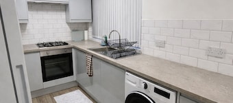 Spacious & Modern 2BR Flat in Bury Town Centre