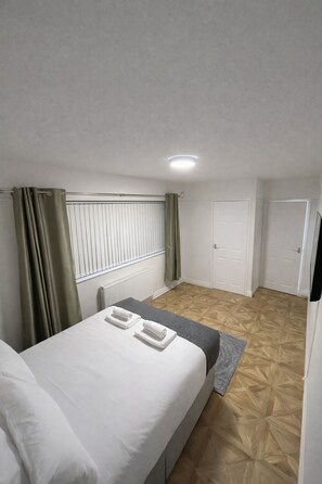 2 Schlafzimmer, Bügeleisen/Bügelbrett, kostenloses WLAN, Bettwäsche