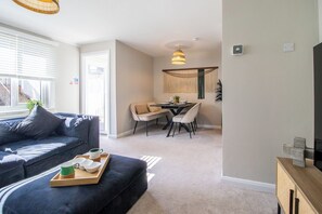 Living area - Marlie House - 3 Bedrooms East Kilbride (East Kilbride)