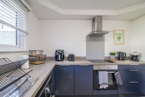 Private kitchen - Marlie House - 3 Bedrooms East Kilbride (East Kilbride)