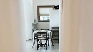 A hallway leading to a dining area with a table and chairs. - Panoramic house 360° | 150sqm | 5 min from Lake Maggiore | Street parking (Cossogno)