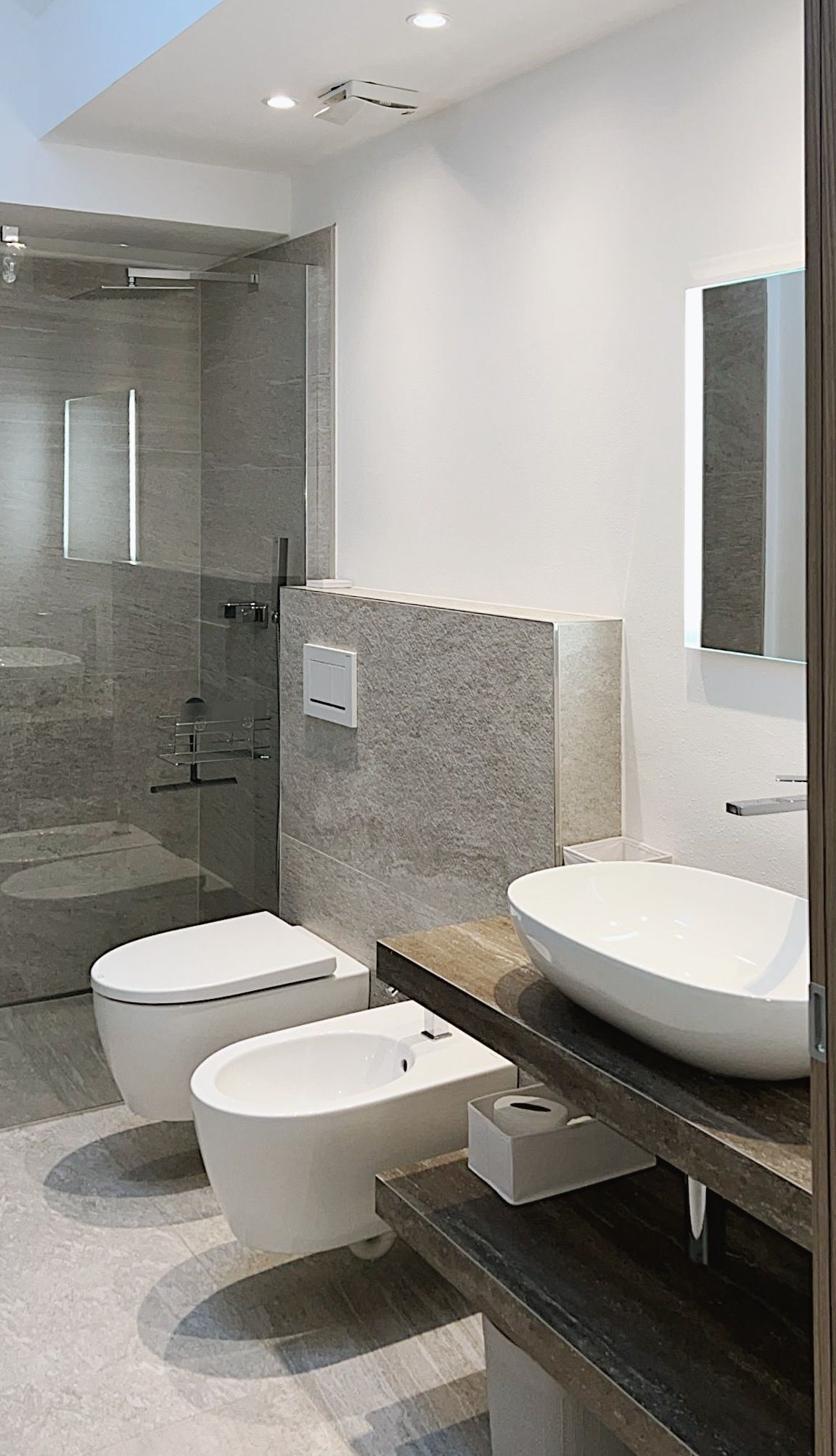 Doccia, asciugacapelli, bidet, asciugamani
