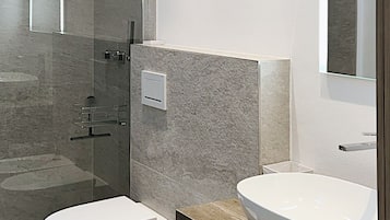 Doccia, asciugacapelli, bidet, asciugamani