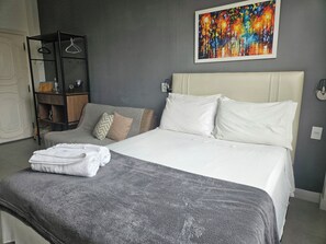 1 bedroom, iron/ironing board, free WiFi, bed sheets - Studio 5 minutes from Copacabana and Ipanema beaches (Rio de Janeiro)