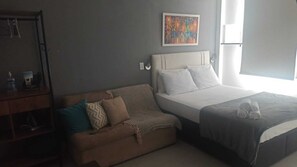 1 habitación, tabla de planchar con plancha, wifi gratis y ropa de cama 