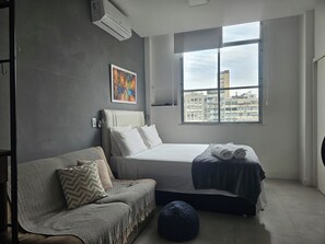 1 bedroom, iron/ironing board, free WiFi, bed sheets - Studio 5 minutes from Copacabana and Ipanema beaches (Rio de Janeiro)
