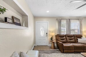 Smart TV - Welcome to Tropical Breeze. A home away from home (Sarasota)
