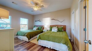 Room - Cocos View: 3  BR, 2  BA House in Crystal Beach, Sleeps 10 (Crystal Beach)