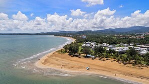 Sun-loungers, beach towels - Luxe Yunque Retreat - Pool & Beach Access (Río Grande)
