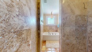 Shower - 942 Kent: 4  BR, 3  BA House in Crystal Beach, Sleeps 14 (Crystal Beach)