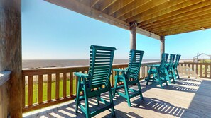 Property grounds - Ocean View II: 3 BR, 2 BA House in Gilchrist, Sleeps 8 (Gilchrist)