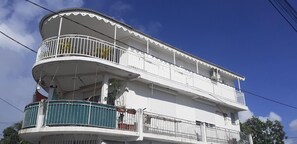 Exterior - Beautiful 3-star apartment-Sea view-Terrace-tank-5-minute range-Town center (Saint-François)