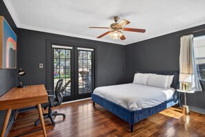 Desk, iron/ironing board, WiFi, bed sheets