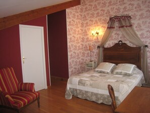 Room - Guest Room “Les Charmilles – Red Room” (Charny-sur-Meuse)