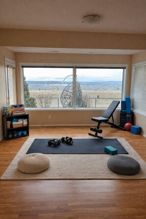 Fitness facility - Unbelievable Panoramic Mountain Views | Downtown Views | 50 Mins to Canmore (Calgary)