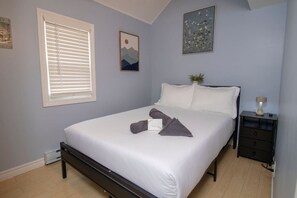 2 bedrooms, travel cot, WiFi, bed sheets