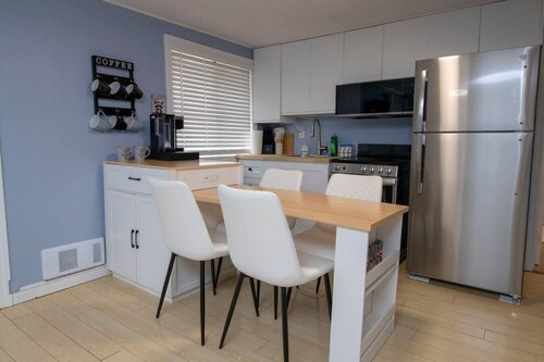 Beachside Bungalow – Steps from Balm Beach!