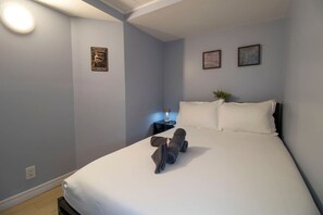 2 bedrooms, travel cot, WiFi, bed sheets