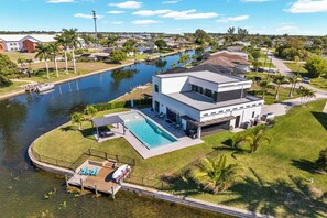 Exterior - VRCC Villa Waterlillys by the Lake (Cape Coral)