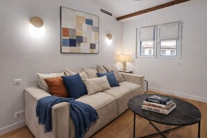 Apartment | Living area - Beautiful Renovated Apartment With AC - Paris East (Paris)