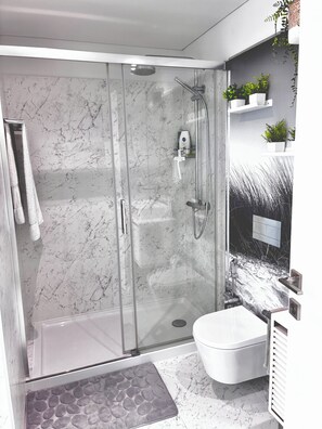 Bathroom - Modern one bedroom fully equiped with stunning ocean view (Vila Nova de Gaia)