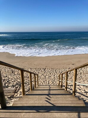 Beach - Modern one bedroom fully equiped with stunning ocean view (Vila Nova de Gaia)