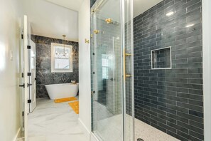 淋浴設備、風筒、提供毛巾、洗頭水
