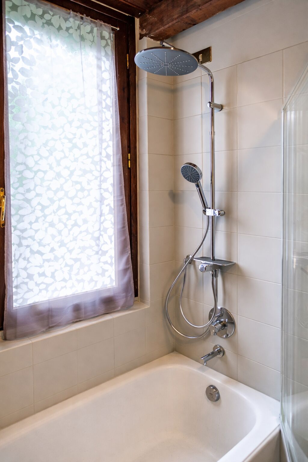 Separate tub and shower, deep soaking tub, hair dryer, towels