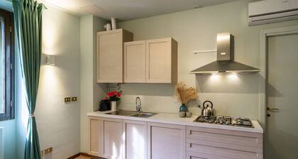 Navigli House-private Garden -quiet Oasis-sleeps 5