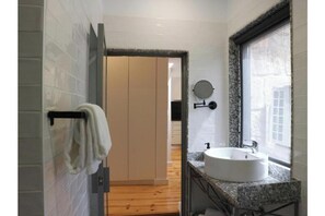 Bathroom - Vrbo Property (Porto)