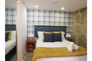 Room - Vrbo Property (Porto)