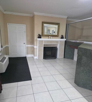 Interior - DOVER INN (Dover)