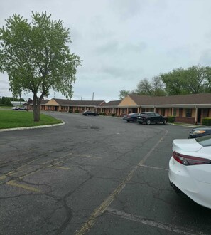 Property grounds - DOVER INN (Dover)