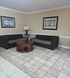 Interior - DOVER INN (Dover)