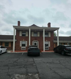 Exterior - DOVER INN (Dover)