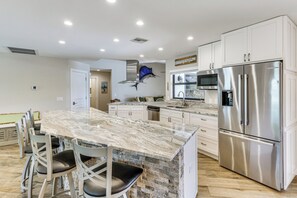 Private kitchen - 4 Mi to Delnor-Wiggins! Bonita Springs Retreat (Bonita Springs)