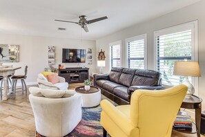 Living area - 4 Mi to Delnor-Wiggins! Bonita Springs Retreat (Bonita Springs)