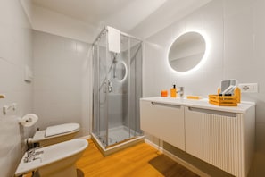 Bathroom - Vrbo Property (Milano)