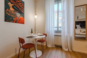 Dining - Vrbo Property (Milano)