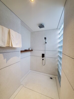 Hair dryer, towels, soap, shampoo - 3BR villa in tranquil Hoi An Vietnam, private pool, pick-up&breakfasts inclusive (Đà Nẵng)