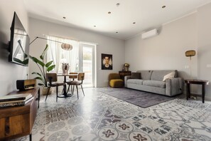 Smart TV, books - Le Graniglie mini stylish apartment in Rome (Roma)