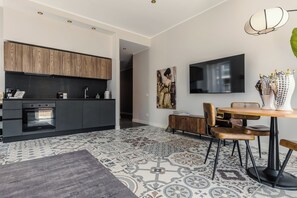 Fridge, microwave, oven, stovetop - Le Graniglie mini stylish apartment in Rome (Roma)