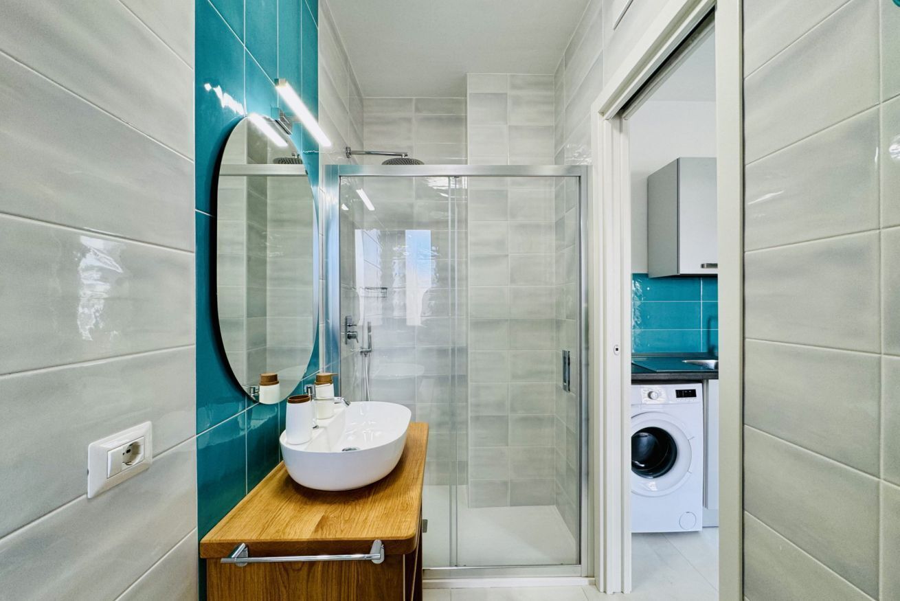 Shower, bidet, shampoo