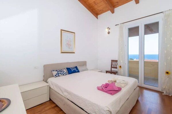 House, 2 Bedrooms, Smoking, Balcony | 3 bedrooms - Charming Casa Liberty Sea View (Valledoria)