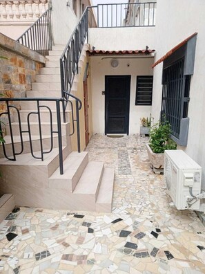 Property grounds - Cosy air-conditioned studio with wifi, near city center and airport - Cotonou (Cotonou)