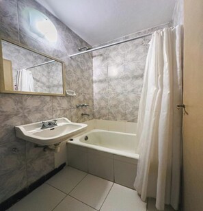 Bathroom - CASA GAIA GUEST HOUSE (San Carlos de Bariloche)